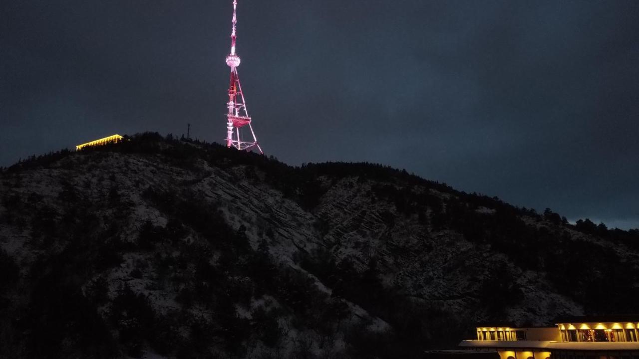 Luxury Apartment In Old Tbilisi With Terrace ภายนอก รูปภาพ