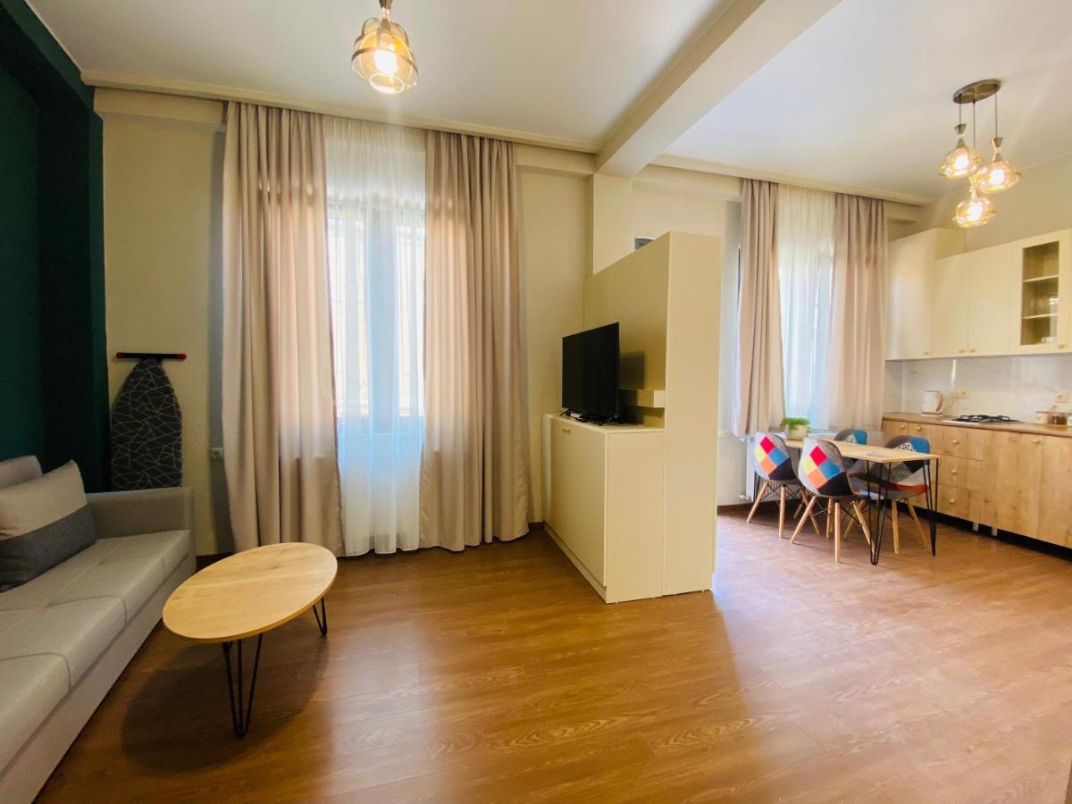 Luxury Apartment In Old Tbilisi With Terrace ภายนอก รูปภาพ